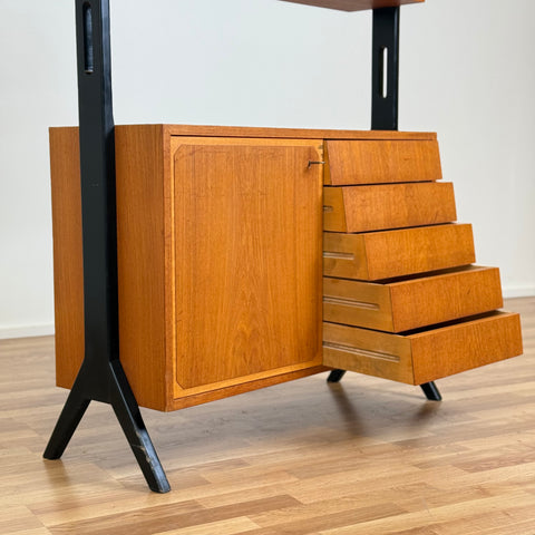 Bookshelf in teak with drawers