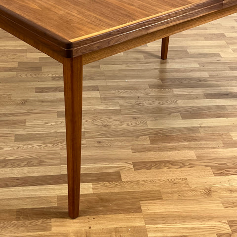 Dining table in walnut, Skaraborg, Sweden