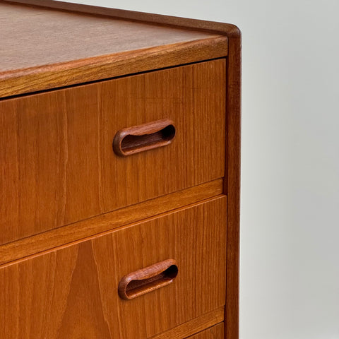 Chest of drawers in teak