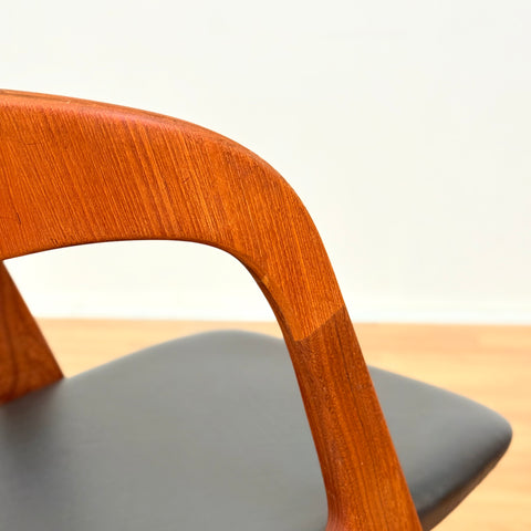 Danish set of 2+2 dining chairs in teak by Johannes Andersen