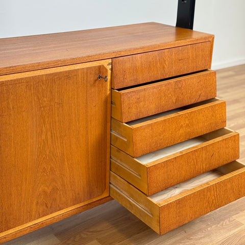 Bookshelf in teak with drawers