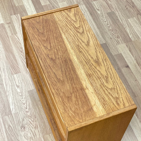 Small chest of drawers in oak