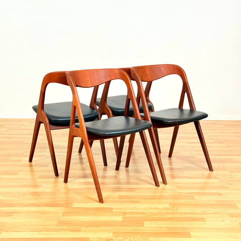 Danish set of 2+2 dining chairs in teak by Johannes Andersen