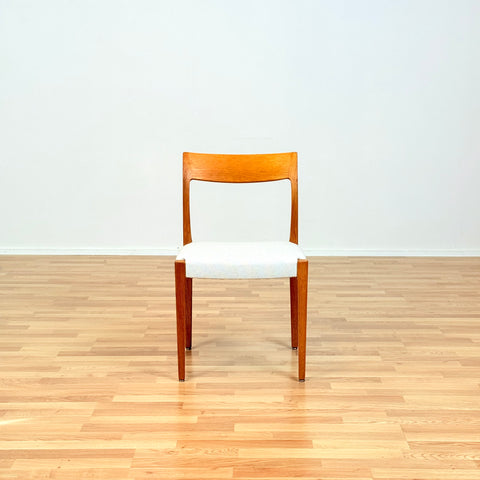 Swedish dining chairs in oak by Yngve Ekström for Troeds, model "Kontiki"