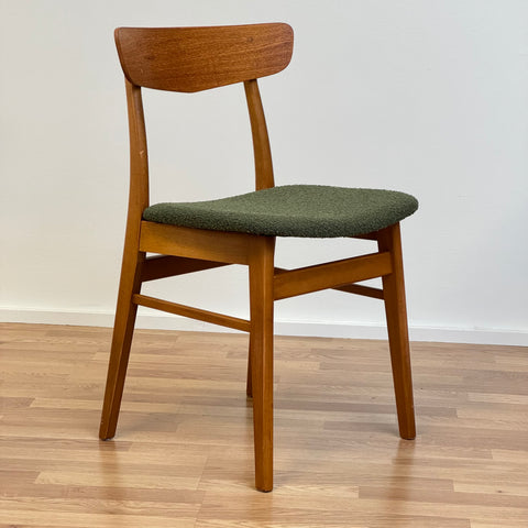 Set of 4 dining chairs in teak