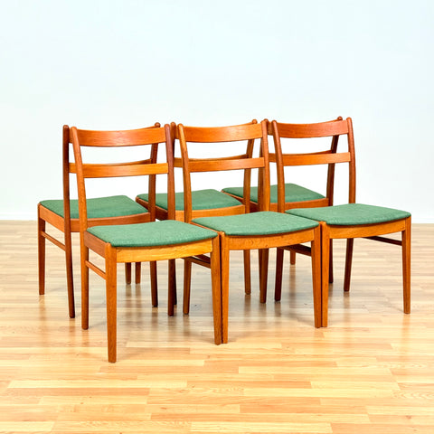 Swedish set of 6 dining chairs in oak