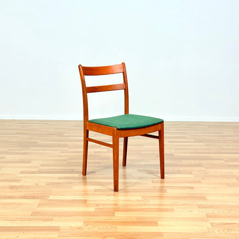 Swedish set of 6 dining chairs in oak