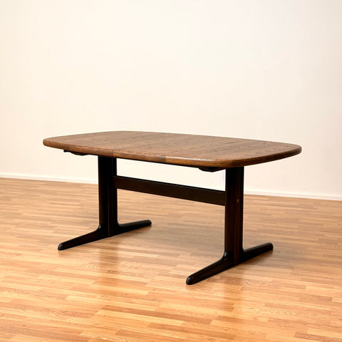 Danish oval dining table in oak by Skovby Møblefabrik