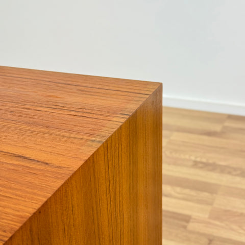 Storage cabinet in teak