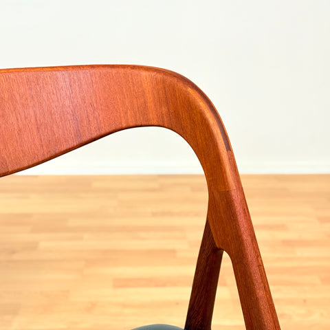 Danish set of 2+2 dining chairs in teak by Johannes Andersen