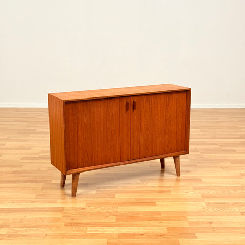 Small storage in teak