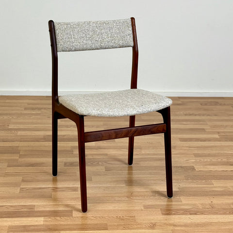 Single chair of solid teak