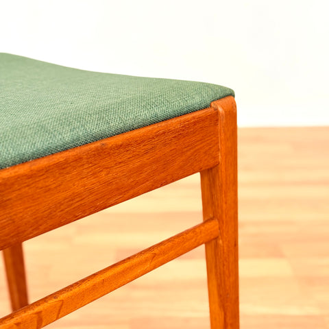 Swedish set of 6 dining chairs in oak