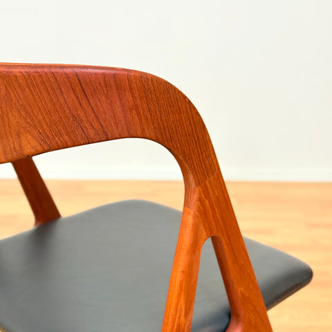 Danish set of 2+2 dining chairs in teak by Johannes Andersen