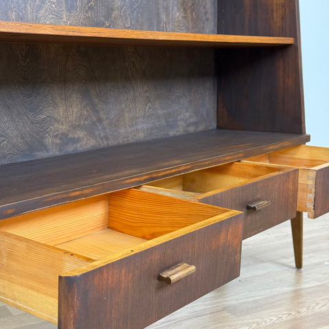 Bookshelf in walnut