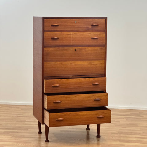 Chest of drawers, with door, in teak