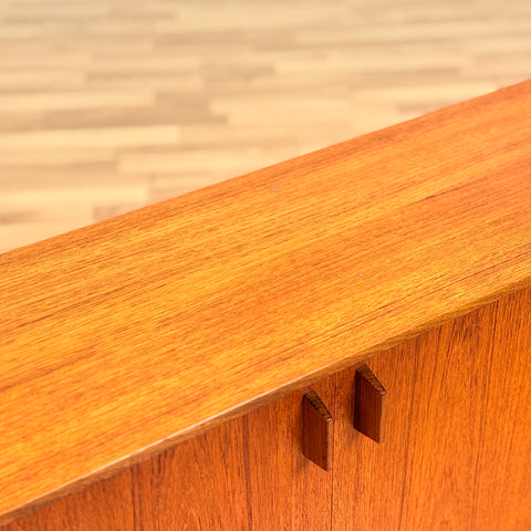 Small storage in teak