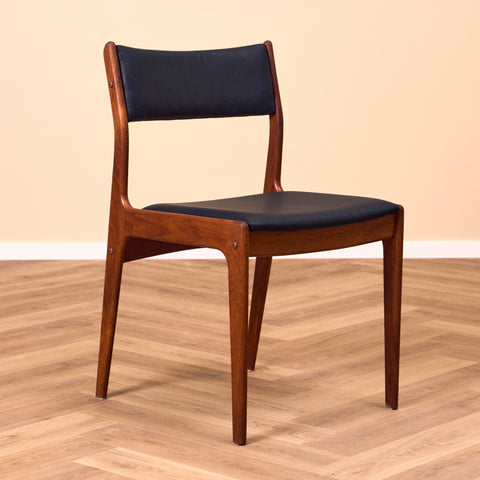 Danish dining chairs in teak by Johannes Andersen for Idum Møbelfabrik