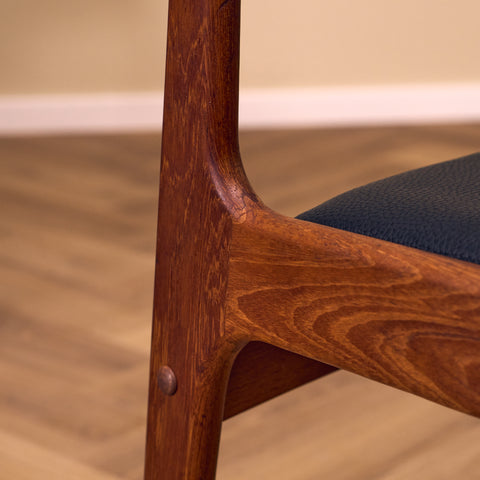 Danish dining chairs in teak by Johannes Andersen for Idum Møbelfabrik