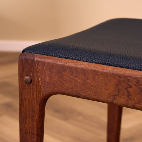 Danish dining chairs in teak by Johannes Andersen for Idum Møbelfabrik