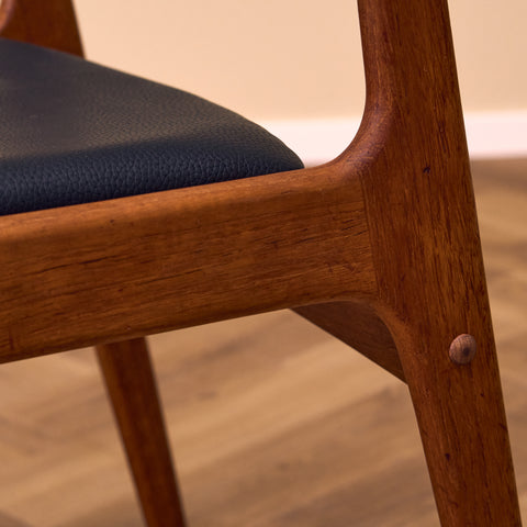 Danish dining chairs in teak by Johannes Andersen for Idum Møbelfabrik