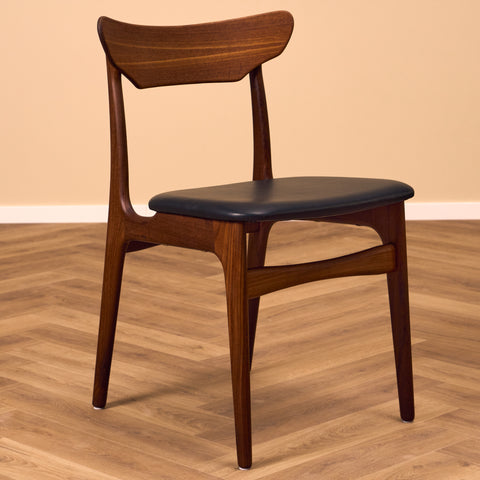 Danish set of 6 dining chairs in walnut by Schiønning & Elgaard