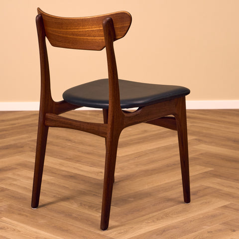 Danish set of 6 dining chairs in walnut by Schiønning & Elgaard
