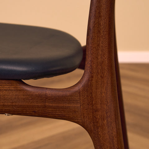 Danish set of 6 dining chairs in walnut by Schiønning & Elgaard