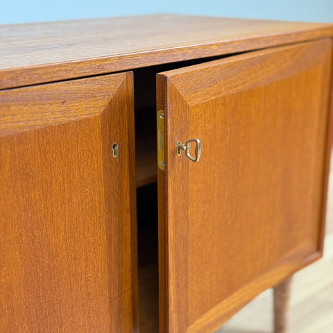 Storage cabinet in teak