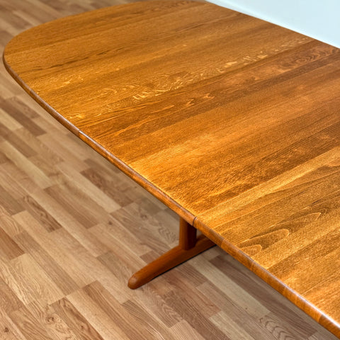 Danish oval dining table in oak by Gangsø