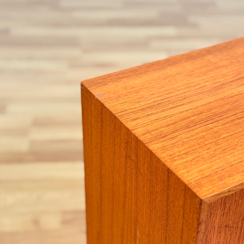 Small storage in teak