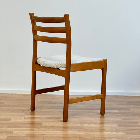 Set of 4 solid oak dining chairs