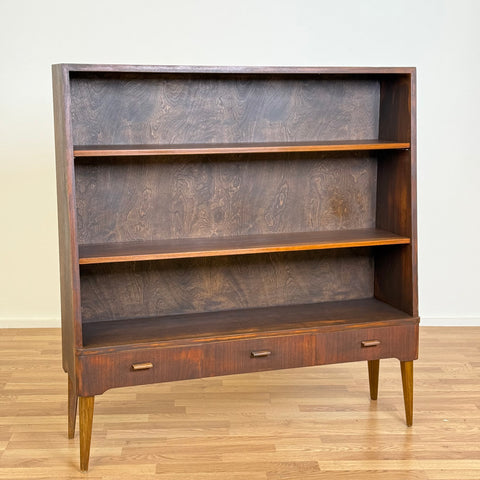 Bookshelf in walnut