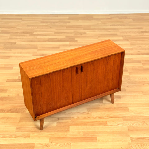 Small storage in teak