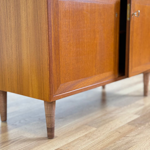 Storage cabinet in teak