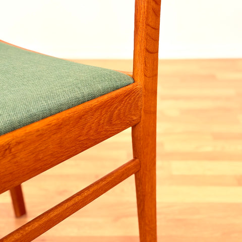 Swedish set of 6 dining chairs in oak