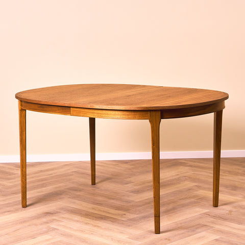 Swedish oval dining table in walnut by Carl Malmsten, model 'Ambassadör'