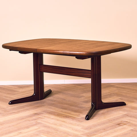 Danish oval dining table in mahogany by Skovby Møbelfabrik