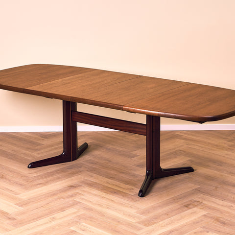 Danish oval dining table in mahogany by Skovby Møbelfabrik