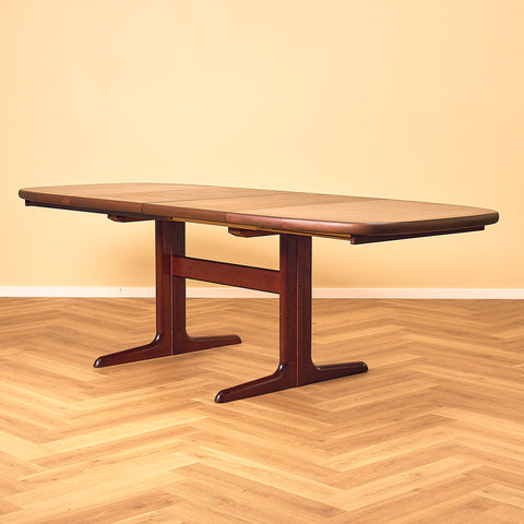 Danish dining table in mahogany by Skovby