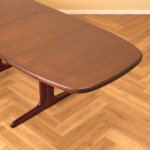 Danish dining table in mahogany by Skovby