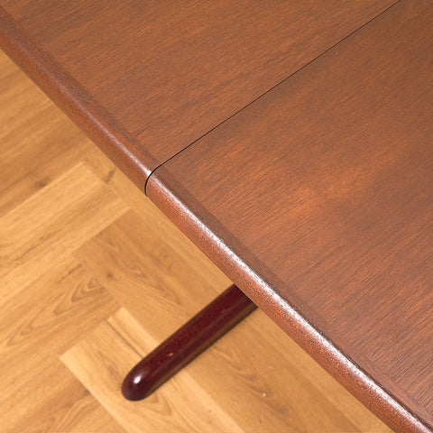 Danish dining table in mahogany by Skovby