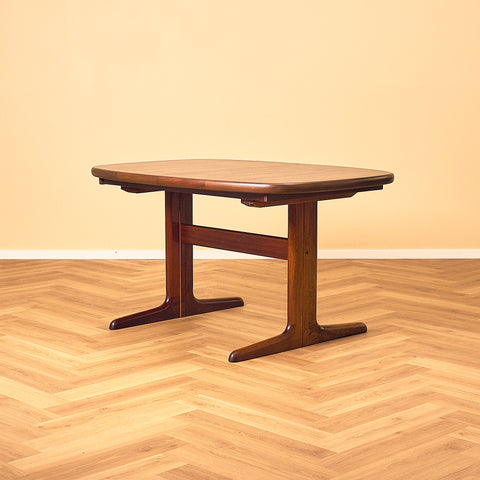 Danish dining table in mahogany by Skovby