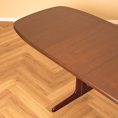 Danish dining table in mahogany by Skovby