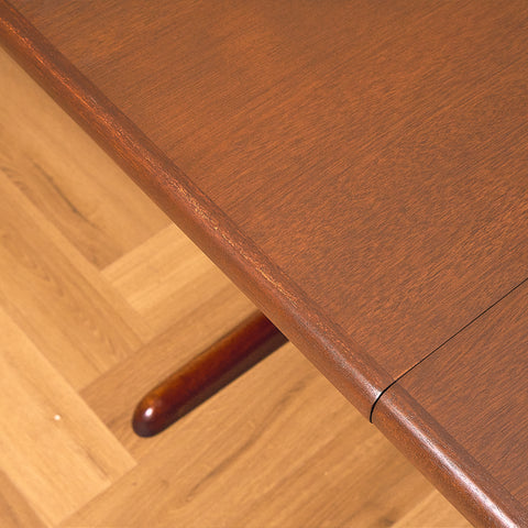 Danish dining table in mahogany by Skovby