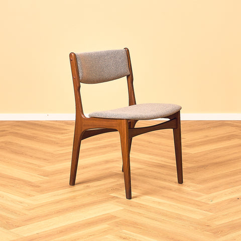 Danish set of 6 dining chairs in solid walnut by Erik Buch