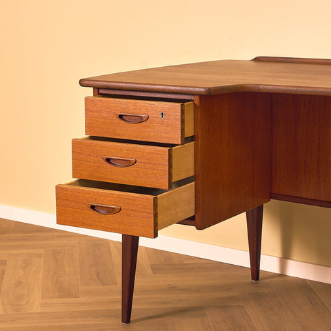 Swedish writing desk in teak by Lelångs Möbelfabrik, Bengtsfors