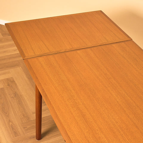 Danish dining table in teak