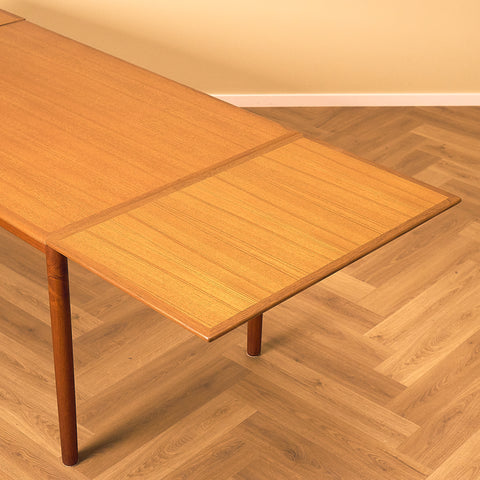 Danish dining table in teak
