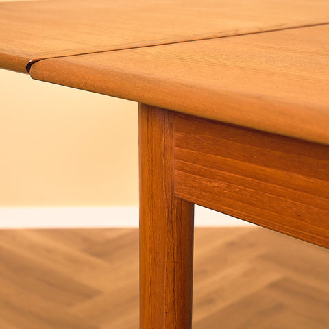 Danish dining table in teak